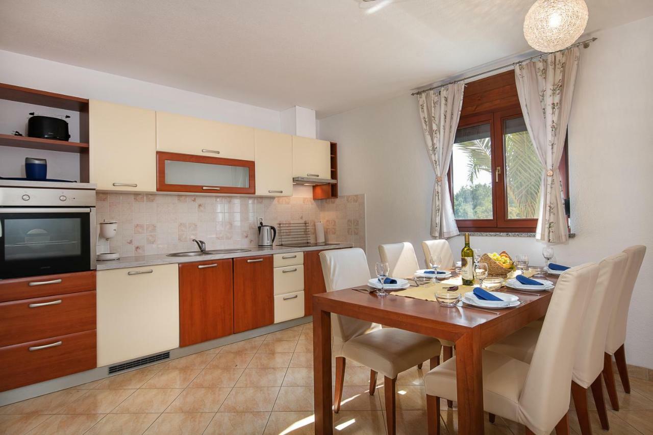 Ferienhaus Joy Liznjan Ngoại thất bức ảnh