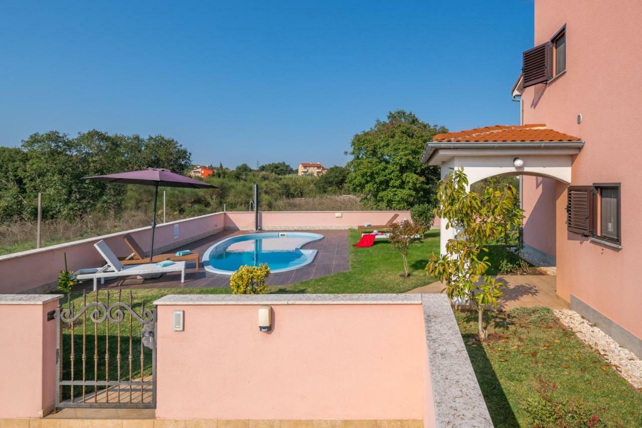 Ferienhaus Joy Liznjan Ngoại thất bức ảnh